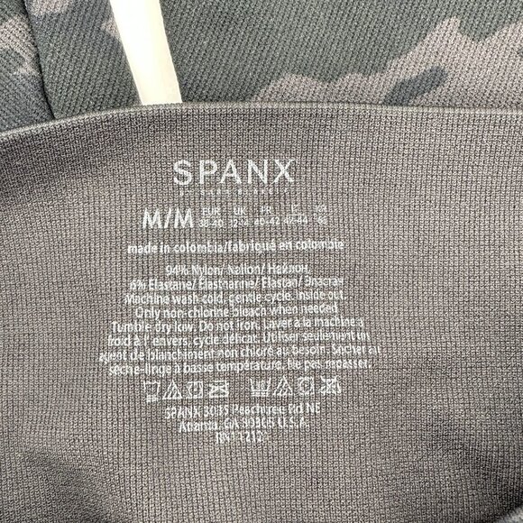 Spanx Gray Camo High Rise Look at Me Now Medium Comfort Stretch Cropped Leggings - Picture 5 of 5